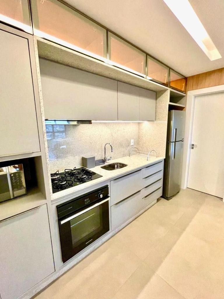 Apartamento Um Luxo De Vista, Lindo Closet E Moveis Assinados *
